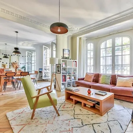 Appartement Haussmannian In Passy *
