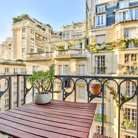 Appartement Haussmannian In Passy *