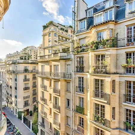 Haussmannian In Passy パリ