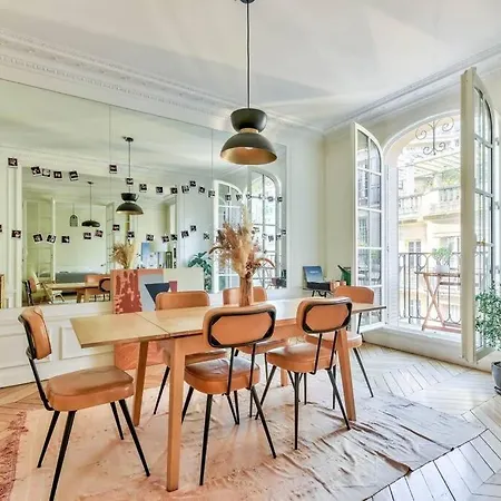 Appartement Haussmannian In Passy *